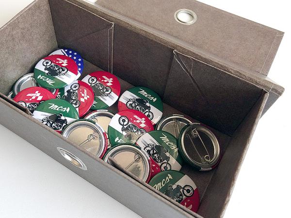 Pins in metallo di vario diametro con immagini personalizzate