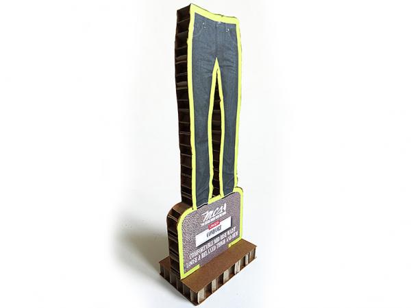 Piccolo totem in Falconboard sagomato, stampa digitale diretta con piedistallo